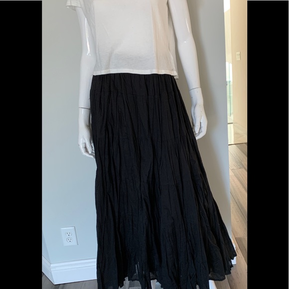 Black long flowy skirt. New without tags - Picture 2 of 3